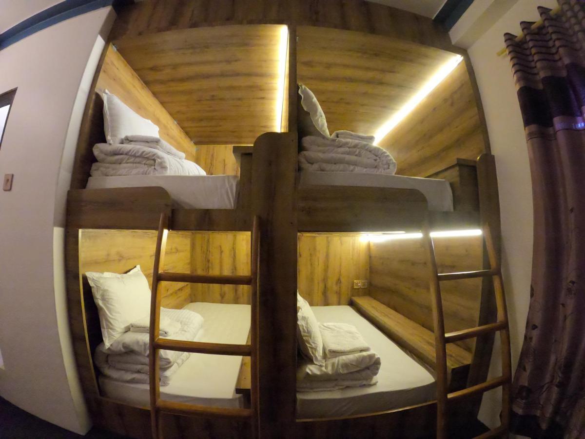 הוסטל פוקהרה Dharma Backpackers מראה חיצוני תמונה